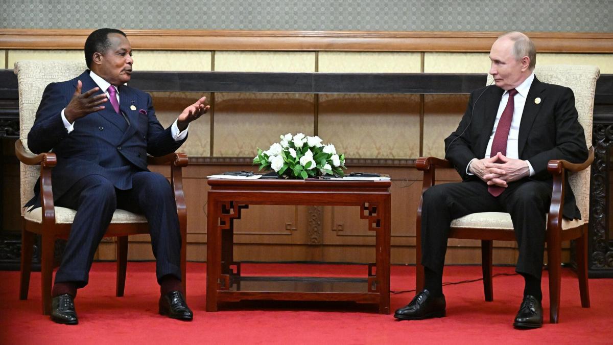 ОХУ-ЫН ЕРӨНХИЙЛӨГЧ ВЛАДИМИР ПУТИН КОНГО УЛСЫН ТЭРГҮҮНТЭЙ ХЭЛЭЛЦЭЭ ХИЙНЭ